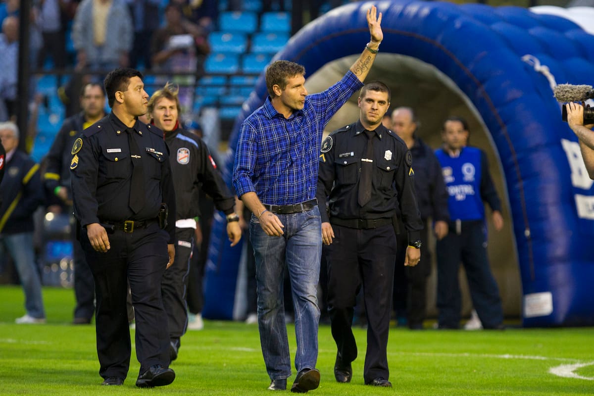 27 de abril de 2014: Palermo, entonces DT de Arsenal, saluda a los hinchas. Fue la última vez que el Titán pisó la Bombonera como entrenador
27 de abril 2014.