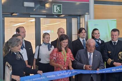 27/06/2024 Air Europa inaugura la nueva ruta entre Madrid y Santiago de los Caballeros, su tercer destino en República Dominicana. Air Europa acaba de estrenar su nueva ruta entre Madrid y el aeropuerto internacional del Cibao, en Santiago de los Caballeros (República Dominicana), un destino con el que la compañía ha alcanzado las 14 frecuencias semanales entre España y el país caribeño y para la que tiene unas elevadas expectativas de ocupación. ESPAÑA EUROPA MADRID ECONOMIA AIR EUROPA