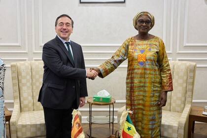 27/06/2024 El ministro de Asuntos Exteriores, Unión Europea y Cooperación, José Manuel Albares, y su homóloga senegalesa, Yassine Fall, durante su encuentro en Dakar POLITICA MINISTERIO DE ASUNTOS EXTERIORES