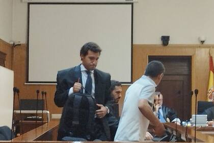 27/06/2024 Trib.- Condenado a 9 años de cárcel por abuso sexual continuado a una menor amiga de su hija mientras dormía. La Audiencia de Valladolid ha condenado a un total de nueve años y un día de cárcel al varón de origen paraguayo L.A.A.S. como autor de un delito de abuso sexual continuado sobre una niña de 9 años, amiga de su hija, tras introducirse en la habitación donde ambas dormían para tocarle sus partes íntimas. POLITICA CASTILLA Y LEÓN ESPAÑA EUROPA VALLADOLID JUSTICIA