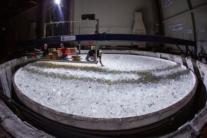 27/09/2023 El Telescopio Gigante Magallanes fabrica el último de sus 7 espejos. El Telescopio Gigante de Magallanes es un proyecto de telescopio terrestre de grandes dimensiones planeado para completarse a finales de esta década encara la culminación de su enorme elemento óptico. POLITICA INVESTIGACIÓN Y TECNOLOGÍA GIANT MAGELLAN TELESCOPE