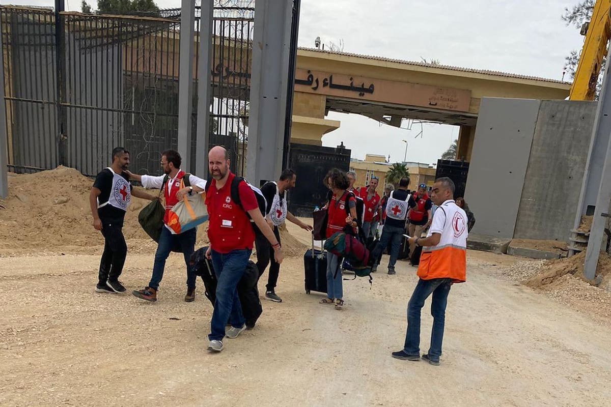 27/10/2023 Efectivos de Media Luna Roja Palestina en el paso de Rafá con Gaza POLITICA ASIA ORIENTE PRÓXIMO INTERNACIONAL MEDIA LUNA ROJA PALESTINA