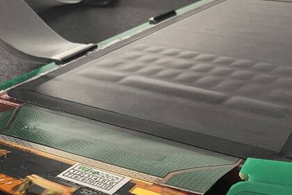 28/04/2023 Pantalla plana háptica capaz de crear botones con un sistema de burbujas electroosmóticas. POLITICA FIG LAB