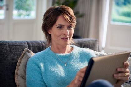 28/08/2023 Los españoles invierten alrededor de 17 horas al mes en consumo de contenido 'gaming'.. Los españoles invierten alrededor de 17 horas al mes en actividades dedicadas al consumo de contenido 'gaming', siendo Candy Crush el juego favorito entre los usuarios mayores de 45 años y Roblox el preferido para los más pequeños de entre 4 y 15 años. POLITICA GFK DAM