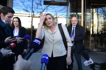 29/01/2022 La líder del partido francés Agrupación Nacional, Marine Le Pen, realiza una intervención ante los medios durante la cumbre celebrada este fin de semana, a 29 de enero de 2022, en Madrid (España).