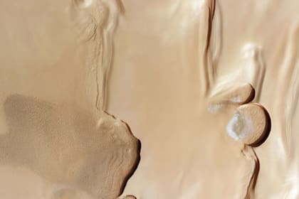 29/02/2024 Esta imagen de la sonda espacial Mars Express de la ESA muestra el terreno que rodea el polo norte de Marte. Captura la región donde las vastas y ondulantes dunas de arena se encuentran con las capas de hielo polvoriento que cubren el polo del planeta POLITICA INVESTIGACIÓN Y TECNOLOGÍA ESA/DLR/FU BERLIN