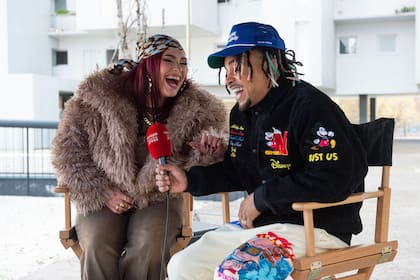 29/02/2024 Los cantantes Ozuna y Lia Kali durante una entrevista para Europa Press, a 29 de febrero de 2024, en Madrid (España). Ozuna inició su carrera musical en 2012, con su canción ‘Imaginando’. En 2014, firmó un contrato con la discográfica Golden Family Records y en 2017 lanzó su álbum debut, ‘Odisea’. Su nuevo sencillo, ‘Carrusel’, se trata del primer lanzamiento en solitario del artista en 2024, y narra la historia de una ruptura amorosa. Ozuna cuenta con seis nominaciones en la próxima edición de los Premios Lo Nuestro 2024, entre las que se incluyen ‘Artista Premio Lo Nuestro del Año’ y ‘Álbum Urbano del Año’, con su álbum ‘OzuTochi’. CULTURA Gustavo Valiente - Europa Press