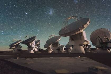 29/02/2024 Tres veces más agua que en los océanos en un disco protoplanetario. Un equipo de astrónomos ha pesado por primera vez la cantidad de vapor de agua alrededor de una estrella típica en fase de formación de planetas. POLITICA INVESTIGACIÓN Y TECNOLOGÍA UNIVERSIDAD DE MANCHESTER