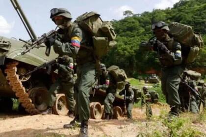 29/03/2021 Venezuela.- El Ejército venezolano desactiva 30 bombas en la frontera con Colombia.  Expertos y militares de las fuerzas especiales de la Fuerza Armada Nacional Bolivariana (FANB) han desactivado este lunes 30 artefactos explosivos, pertenecientes a los denominados grupos Terroristas Armados Narcotraficantes de Colombia (TANCOL) en el estado de Apure, fronterizo con Colombia.  POLITICA SUDAMÉRICA VENEZUELA FANB