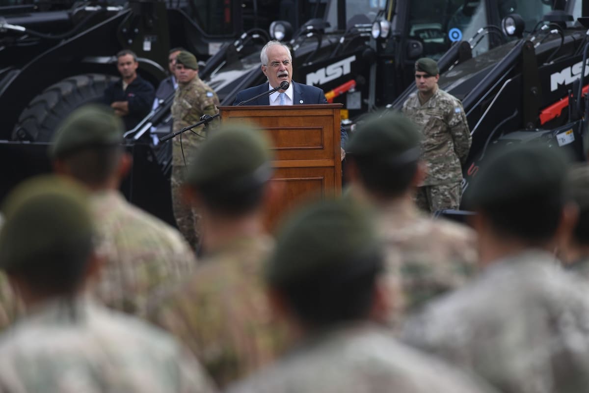29/04/2023 El ministro de Defensa de Argentina, Jorge Taiana. El ministro de Defensa, Jorge Taiana, ha destituido al general Rodrigo Alejandro Soloaga por hacer "apología del terrorismo de Estado" en unas declaraciones en las que reivindicó "a los camaradas que se encuentran privados de su libertad" por los juicios de lesa humanidad contra la dictadura. POLITICA SUDAMÉRICA ARGENTINA SANTA CRUZ ALEJANDRO / TÉLAM