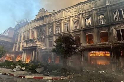 29/12/2022 Incendio en el Grand Diamond City Casino de Camboya SOCIEDAD CUERPO DE BOMBEROS DE CAMBOYA