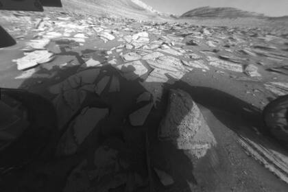 29/12/2023 El rover Curiosity de la NASA capta un día marciano, del alba al ocaso.  Nuevos vídeos enviados desde Marte por el veterano rover Curiosity muestran su sombra moviéndose por la superficie del Planeta Rojo, durante una secuencia de 12 horas mientras permanecía estacionado.  POLITICA INVESTIGACIÓN Y TECNOLOGÍA NASA