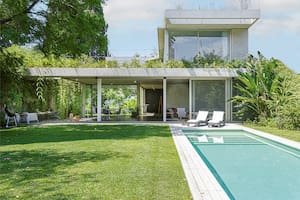 Un matrimonio de arquitectos construyó su casa bajo un particular esquema de terrazas