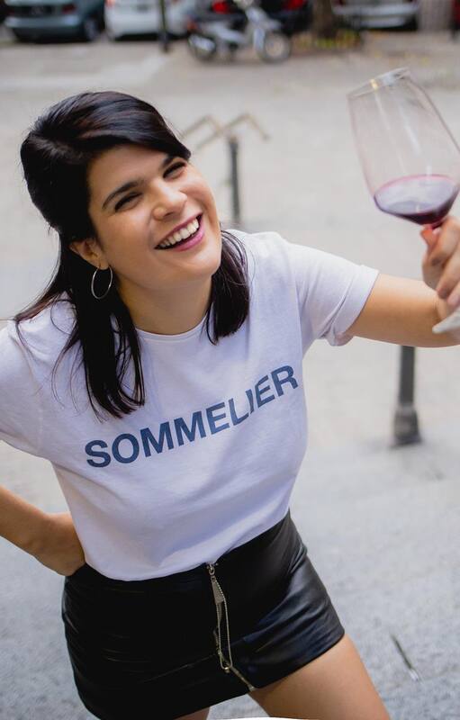 Agus de Alba, la sommelier argentina que subió el vino a un escenario teatral