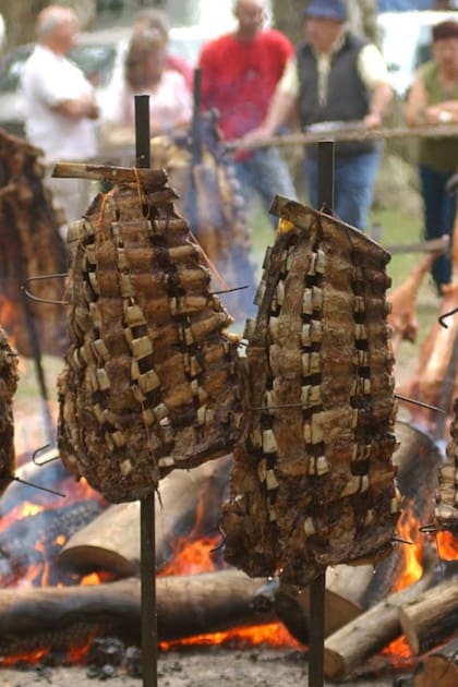 ¿De dónde viene el asado de tira, el más argentino de los cortes de carne?