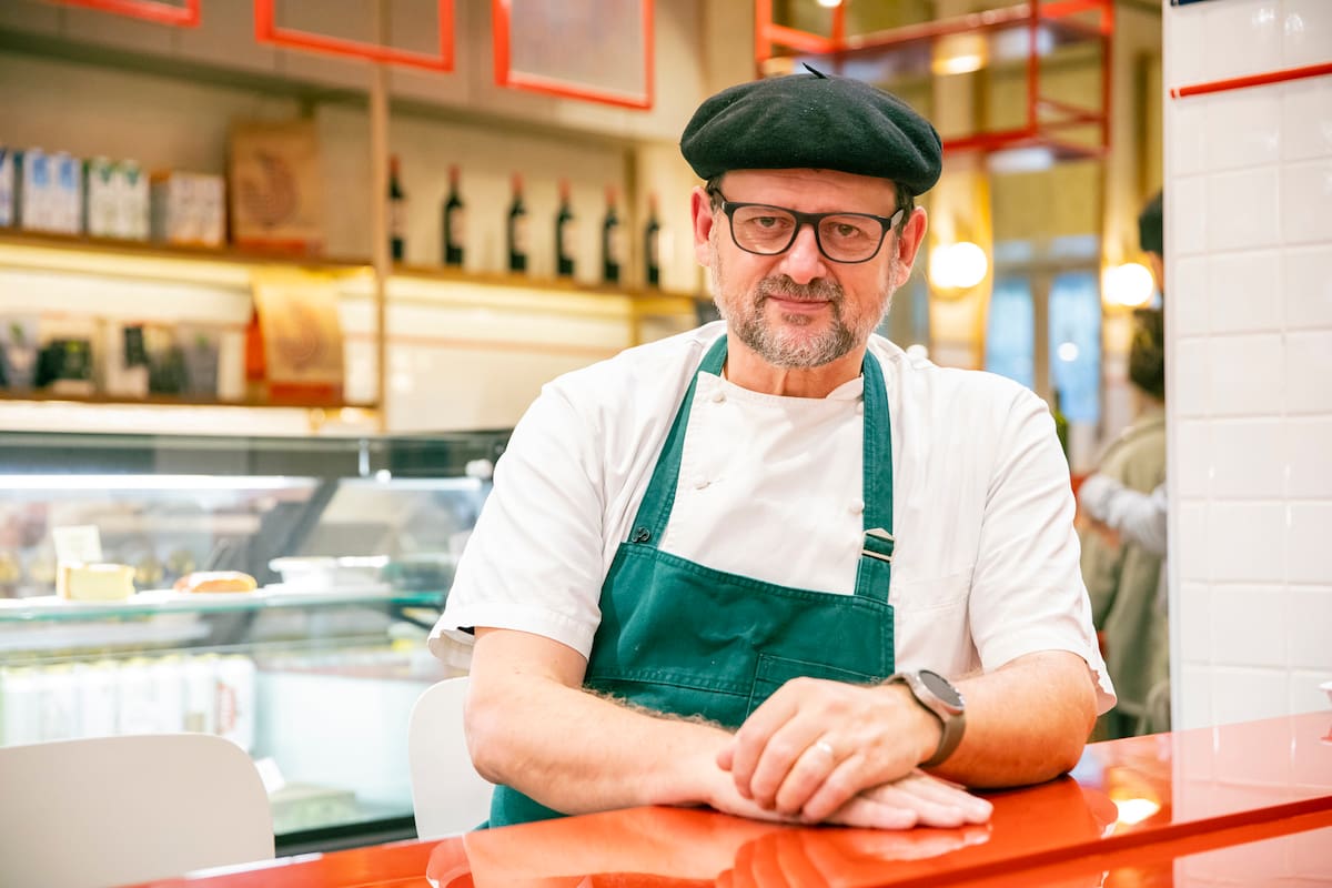 Llegó de Francia hace 35 años y hoy abre un restaurante con sello francés, especializado en pollo a las brasas: “No soy un cocinero moderno”