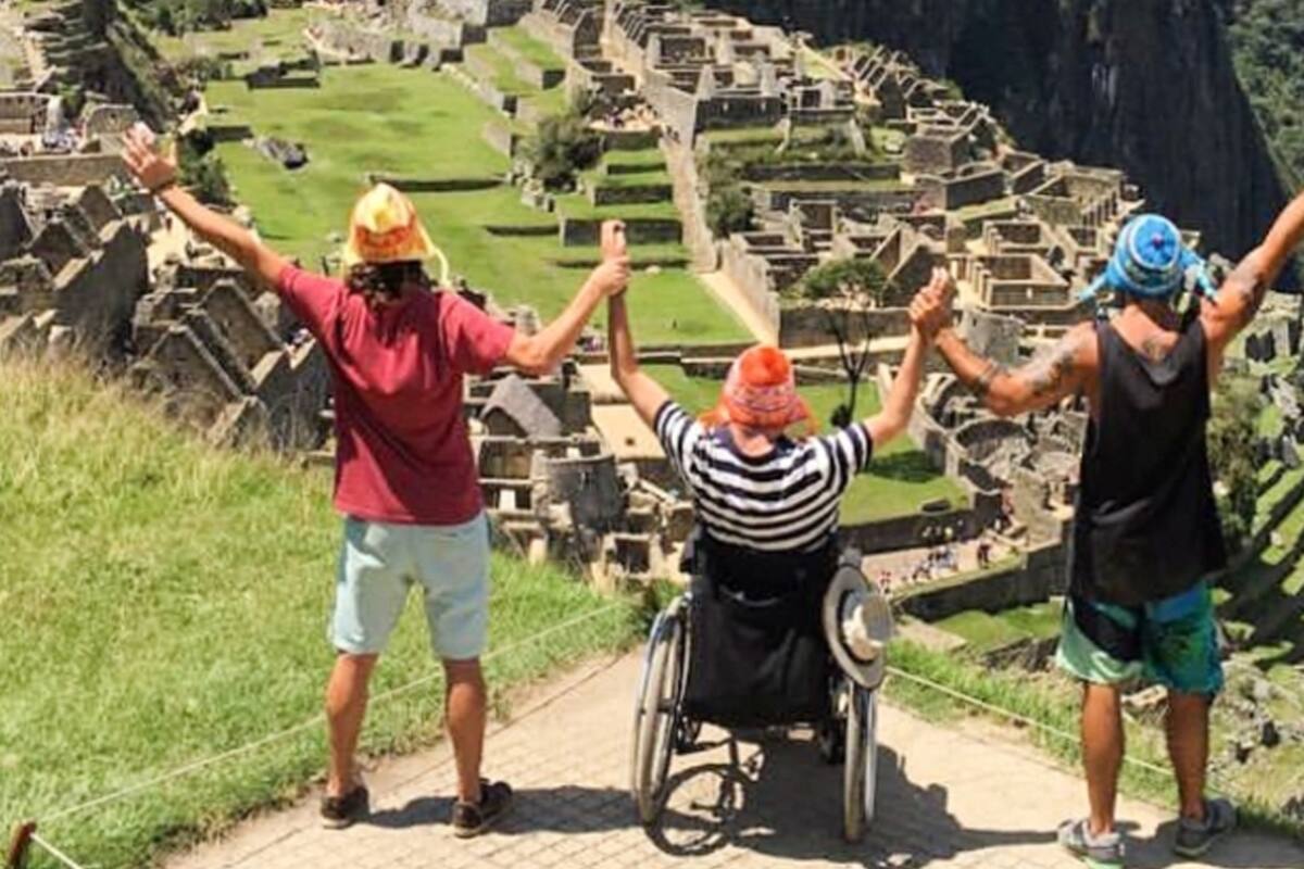 Hazaña. Cuatro días después de una cirugía de corazón, subió al Machu Picchu en silla de ruedas