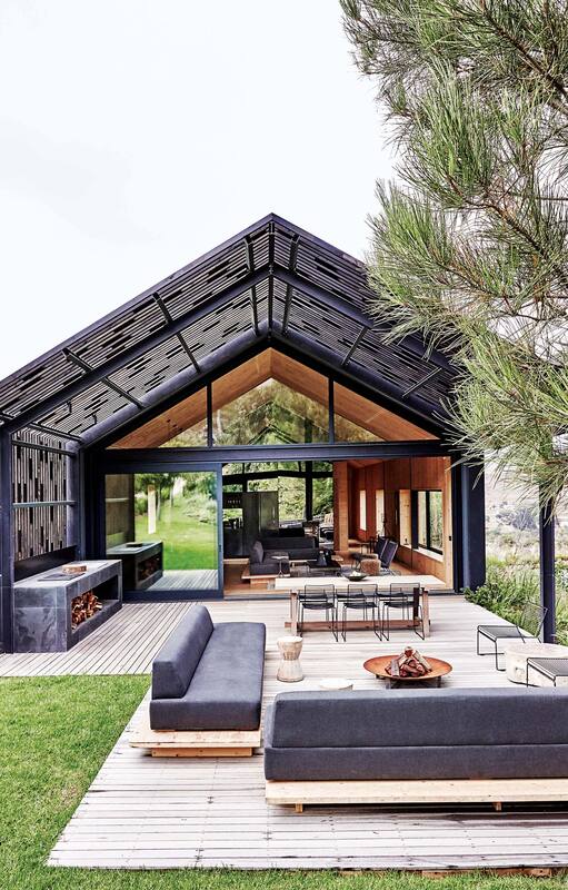 Cómo se construyó esta casa de campo con espíritu de cabaña