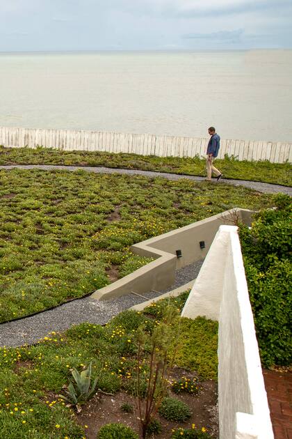 Un espectacular jardín marítimo en Necochea que se creó entre muchas personas y a lo largo de años