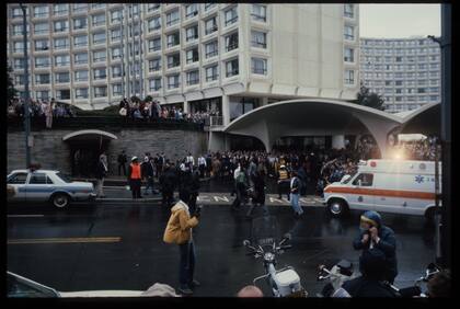 30 de marzo de 1981. Caos alrededor del Washington Hilton Hotel. John Hinkley atentó contra la vida de Ronald Reagan. Además hirió al secretario de prensa James Brady, al agente del servicio secreto Timothy McCarthy y al policía Thomas K Delahanty.