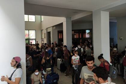 300 argentinos varados se tuvieron que mudar de hotel en Cuba. El gobierno usará esas instalaciones para hacer un hospital de campaña