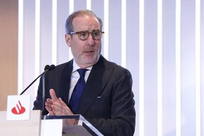 30/04/2024 El consejero delegado de la entidad financiera, Héctor Grisi, durante una rueda de prensa, en la Ciudad del Grupo Santander, a 30 de abril de 2024, en Boadilla del Monte, Madrid (España). Banco Santander ha obtenido un beneficio atribuido de 2.852 millones de euros en el primer trimestre de 2024, un 11% más en euros corrientes con respecto al mismo periodo del año anterior. ECONOMIA Marta Fernández Jara - Europa Press