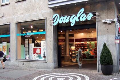 30/07/2018 Perfumería de la marca Douglas. ECONOMIA