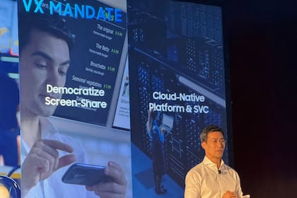 31/01/2024 Alex Lee, vicepresidente ejecutivo de Visual Display Business de Samsung Electronics, en la presentación de la plataforma VXT en ISE 2024 (Barcelona). Samsung Electronics ha anunciado este miércoles el lanzamiento oficial de su plataforma Visual eXperience Transformation (VXT), una solución para la gestión de contenido (CMS) basada en la nube que combina la gestión de recursos y la señalización remota en una sola plataforma segura. Pensada para que sea fácil de usar, esta solución todo en uno permite a las empresas crear y gestionar las pantallas de sus negocios fácilmente. POLITICA INVESTIGACIÓN Y TECNOLOGÍA