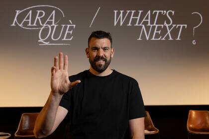 31/01/2024 El jugador de baloncesto Marc Gasol en el evento de despedida a su carrera profesional. Marc Gasol Sáez se retira de las pistas como una de las grandes figuras del baloncesto español, con una carrera brillante en la NBA y a nivel internacional, con un anillo de campeón y dos Mundiales como gran exponente, y con un estilo propio, creándose una sombra propia y alejándose de la de su hermano mayor Pau Gasol a medida que crecía en todos los aspectos, hasta poder retirarse, con 39 años, siendo presidente del club de sus amores; el Bàsquet Girona. DEPORTES INTERPROFIT