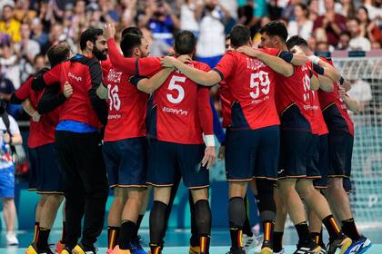 31/07/2024 Los Hispanos celebran una victoria española en el torneo de balonmano masculino de los Juegos Olímpicos de Paris 2024 DEPORTES COE