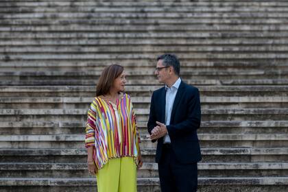 31/08/2023 El ministro de la Presidencia, Relaciones con las Cortes y Memoria Democrática en funciones, Félix Bolaños y la directora de la Biblioteca Nacional de España, Ana Santos Aramburo, durante su visita a la exposición ‘El exilio intelectual en Puerto Rico’, en la Biblioteca Nacional de España (BNE), a 31 de agosto de 2023, en Madrid (España). La muestra reconstruye el amplio contexto del exilio intelectual español a causa de la Guerra Civil en Puerto Rico, atendiendo a la vida cultural diaria de estos exiliados, incluyendo sus proyectos, publicaciones, colaboraciones y amistades. Se incorporan, también, materiales audiovisuales de la época, que completan la inmersión en este fragmento de historia compartida, junto a testimonios de intelectuales y artistas españoles y puertorriqueños de hoy, que trazan, desde nuestro siglo XXI, el sólido vínculo entre ambos espacios culturales. POLITICA Alberto Ortega - Europa Press