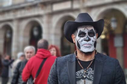 31/10/2023 MÉXICO.-Las Catrinas desfilan en Madrid. El Instituto Cultural de la Embajada de México en España trae a Madrid esta semana la celebración del Día de Muertos, festividad declarada Patrimonio Cultural Inmaterial de la Humanidad por la UNESCO. Los madrileños y visitantes podrán disfrutar de una serie de eventos que reflejan la esencia de esta conmemoración tan emblemática de nuestro país. SOCIEDAD CENTROAMÉRICA MÉXICO Embajada de México