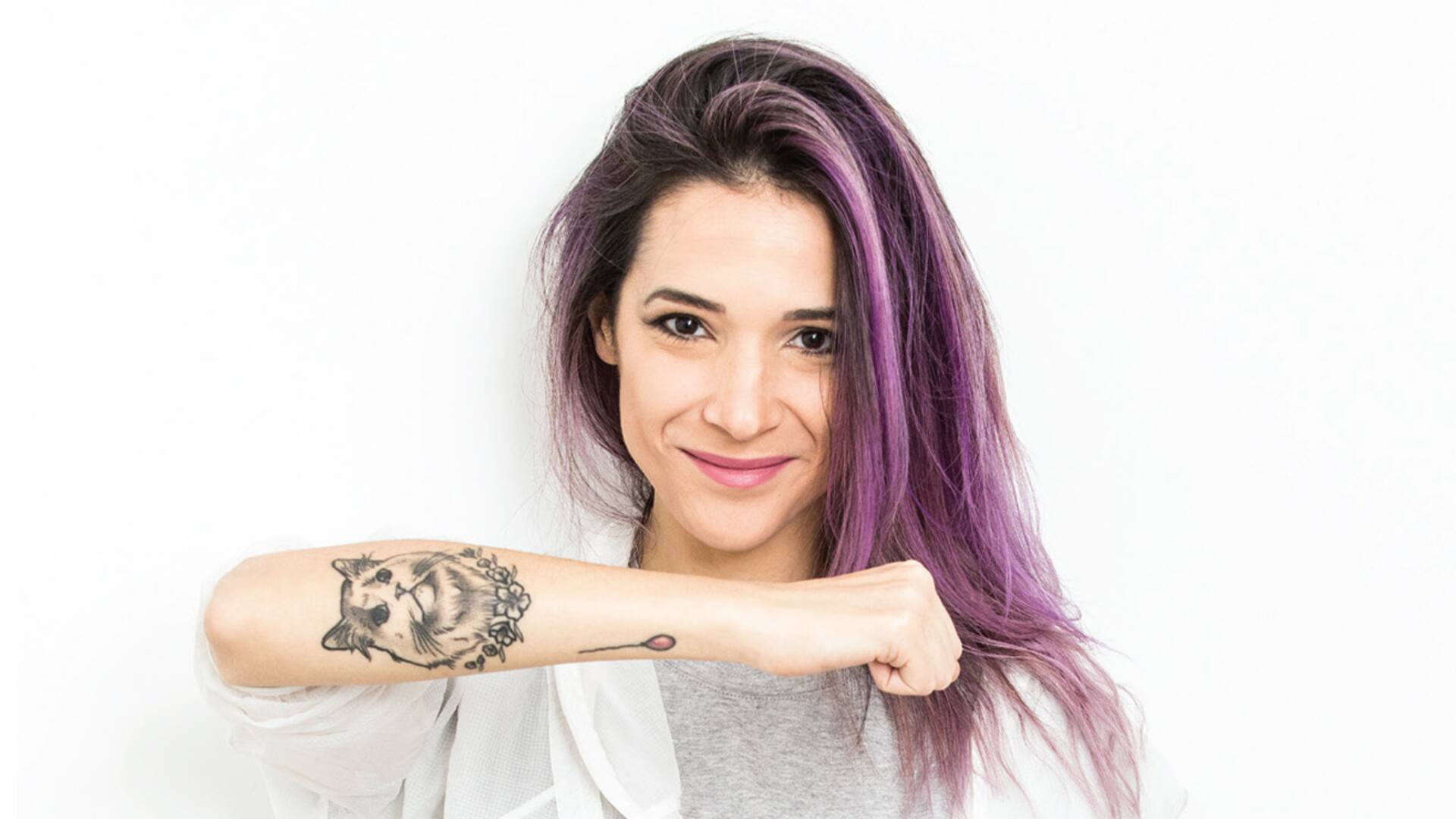 Ella dejó la arquitectura y se transformó en tatuadora