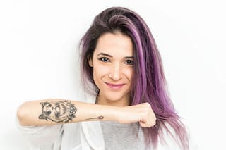 Ella dejó la arquitectura y se transformó en tatuadora
