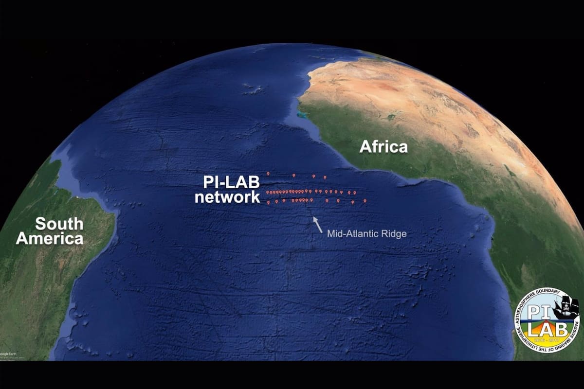 39 Sismómetros del fondo del océano se desplegaron en el fondo del océano a través de la Cordillera del Atlántico Medio