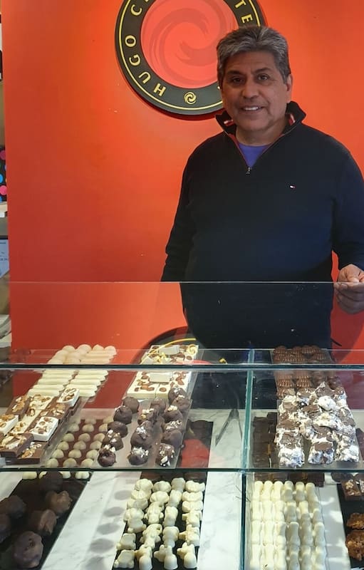 Hugo Sosa. El chocolatero que es furor en la costa, sus bombones y sus medialunas