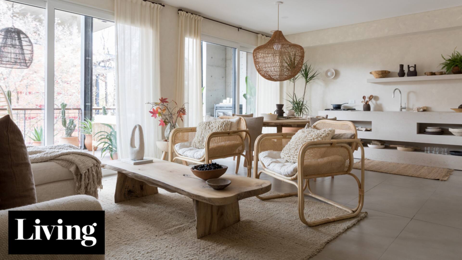 Ideas para copiar. Una interiorista revela cómo “agrandó” el living en un departamento de 69m2 con cocina integrada