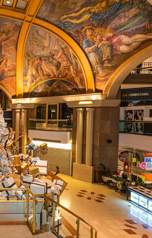 El árbol de Navidad más icónico del país está en Buenos Aires y lo viste Chanel