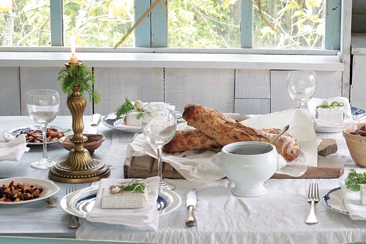 Una mesa navideña con detalles tan simples como encantadores