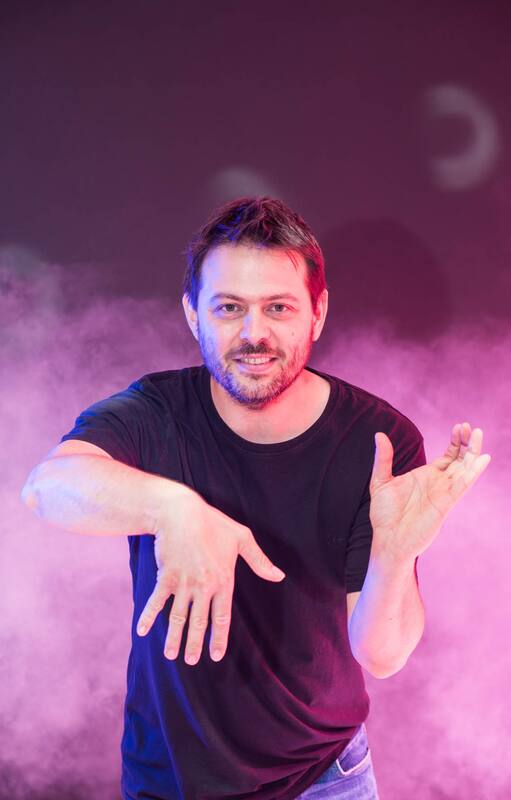 Salí a bailar: el nuevo proyecto de Santiago Vázquez, ex Bomba de Tiempo