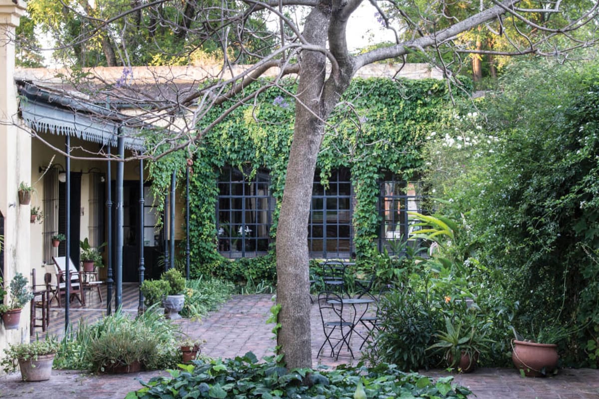 San Antonio de Areco: un jardín más allá de las modas, en el corazón de una casa del siglo XIX que hoy recibe turistas