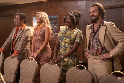 4 cosas que tenés que saber si querés ver Minx, la nueva comedia de HBO que protagonizan Ophelia Lovibond, Jake Johnson y Jessica Lowe.