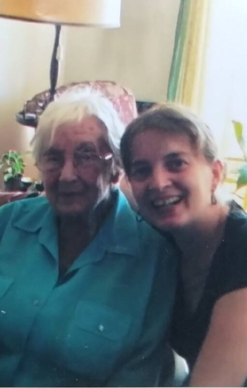 4 generaciones: Lucía, su mamá, su abuela Margot y su hija.