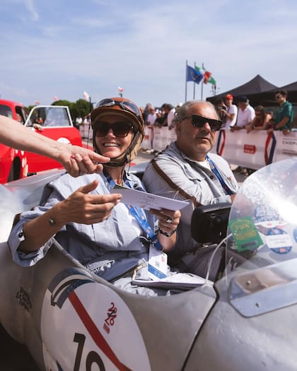 400 autos clásicos en una competencia llena de glamour