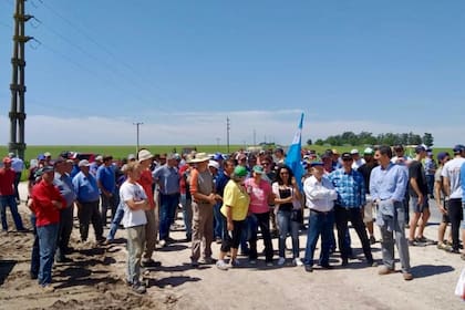 400 productores se manifestaron en la ruta 12 en Entre Ríos