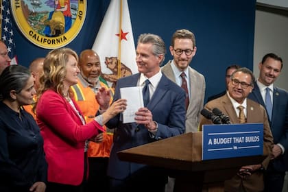 45% de los encuestados quiere que el próximo gobernador de California mantenga las políticas de Gavin Newsom