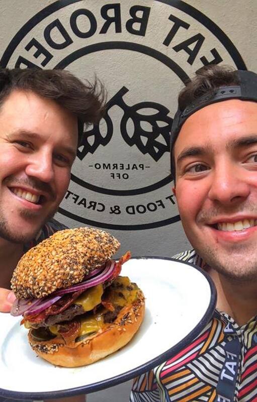 Dejaron Olavarría para vender hamburguesas en Palermo off y revolucionaron el barrio