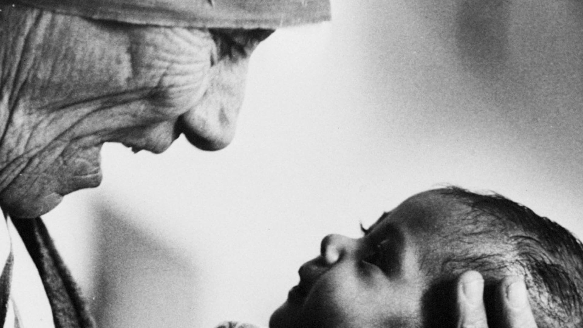 Madre Teresa: “Ayudar hace bien al corazón”