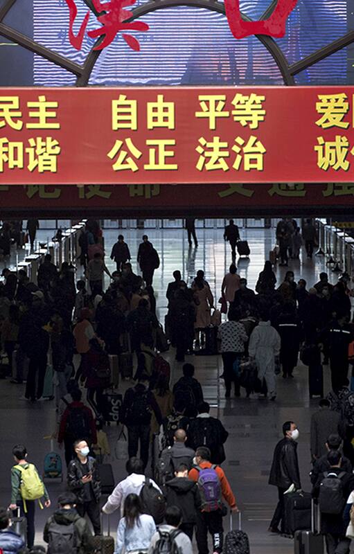 Antes y después. Así se levanta en Wuhan la cuarentena por coronavirus