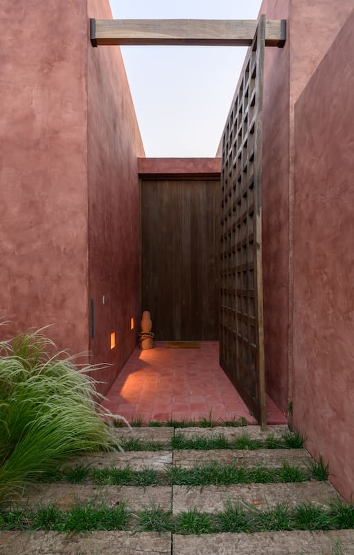Frente a las sierras: un arquitecto cordobés diseñó su casa a la medida de la montaña